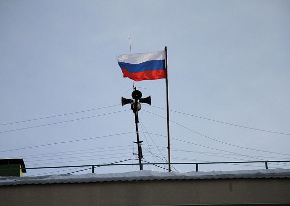 Администрация Серова закупает флаги России на 38 тысяч рублей