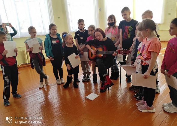 Серовские спасатели провели для школьников квест-игру, показали линемет и «выброску Александрова» 