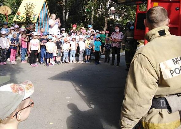 В Серове пожарные посетили воспитанников детсада «Родничок»