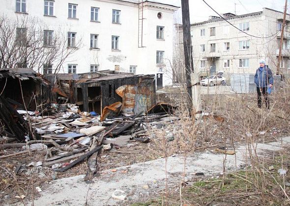 «Мы живем как в трущобах». Житель Сортировки хочет избавиться от свалки под окнами. Власти этому не способствуют
