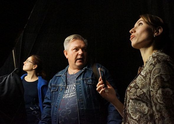 Серовчан приглашают посетить выставку главного художника драмтеатра Алексея Унесихина