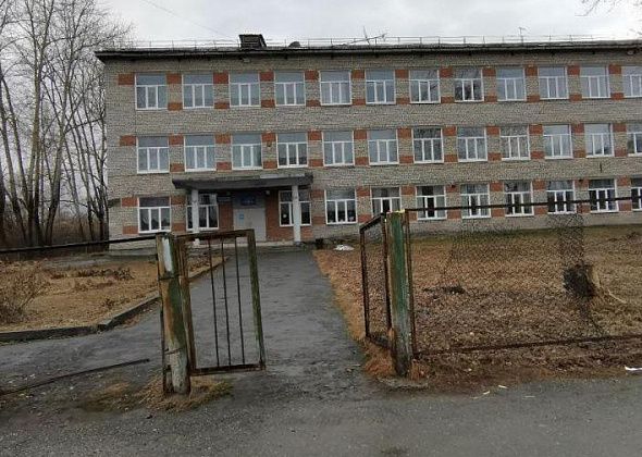 У здания Серовского металлургического техникума на Сортировке установят забор за 4 миллиона рублей