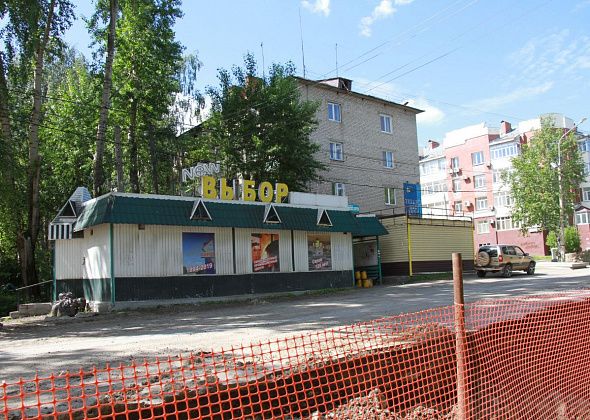 Власти Серова хотят демонтировать два «самовольно установленных» торговых павильона