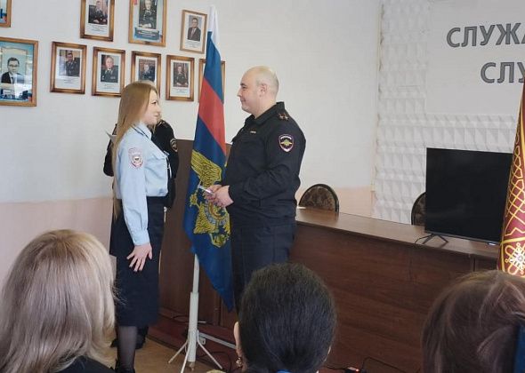 В канун Дня Победы сотрудникам полиции Серова вручили погоны и награды