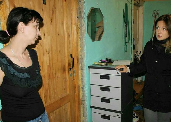 Евгения Чудновец сняла в Серове квартиру для многодетной матери, а сама переехала в общежитие по Белореченской