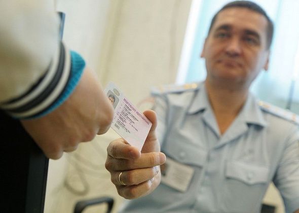 Госавтоинспекция Свердловской области напоминает о порядке выдачи и замены водительских удостоверений