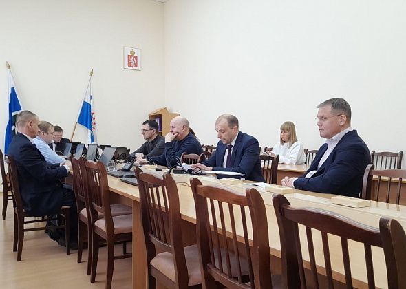 Депутатам Думы рассказали о выполнении программы по переселению серовчан из аварийного жилфонда 