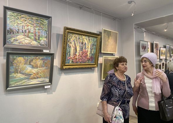 В Серове открылась весенняя выставка "Краски жизни"