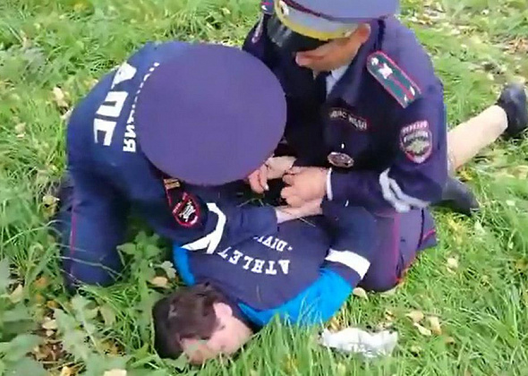 Серовчанин сделал замечание сотрудникам ДПС и был жестко задержан: "шерифам Закон не писан"...