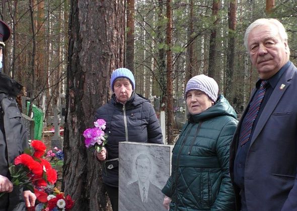В Серове полицейские и общественники посетили вдов погибших коллег и могилы милиционеров-фронтовиков