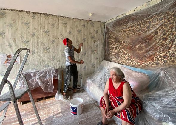 В квартире серовской пенсионерки, на которую упал потолок, сделали ремонт. "Теперь можно и спать спокойно"
