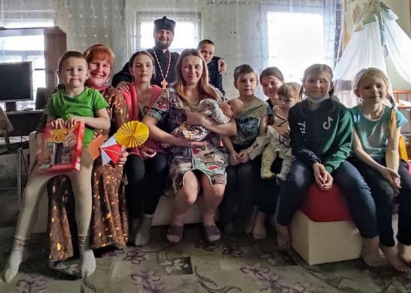 Наталья Рогачева воспитывает 9 детей. Ей помогает Серовская епархия