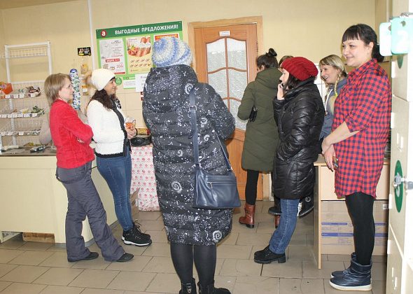 Работники одного из магазинов "Арианта" в Серове отказываются подписывать соглашения, инициированные работодателем. Уговаривать их приехал менеджер из Екатеринбурга