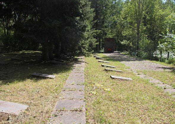 Ремонтировать мемориал и благоустраивать территорию воинского захоронения в Серове будет подрядчик, выигравший аукцион на ремонт дороги в Красноярке