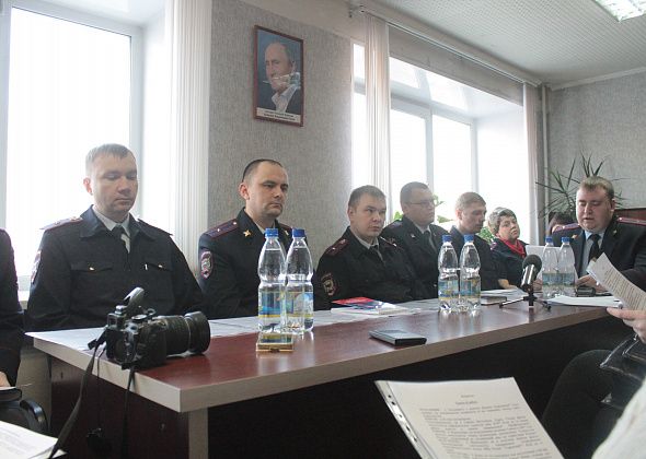 В День Конституции серовчан приглашают на приемы в полицию и Роспотребнадзор