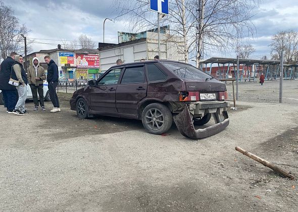 В Серове, в районе автовокзала, столкнулись иномарка и отечественный автомобиль