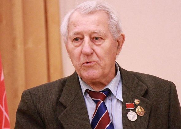 Серовский пенсионер написал поэму к юбилею ферросплавного завода