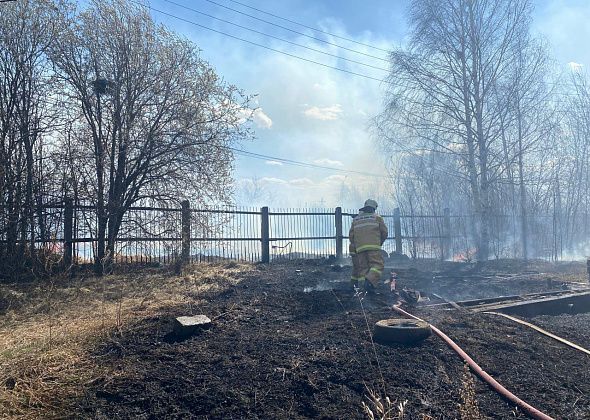 Глава Серова поблагодарил сотрудников МЧС за тушение пожаров