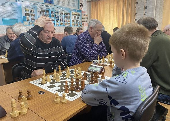 В Серове 25 игроков сыграли шахматный турнир