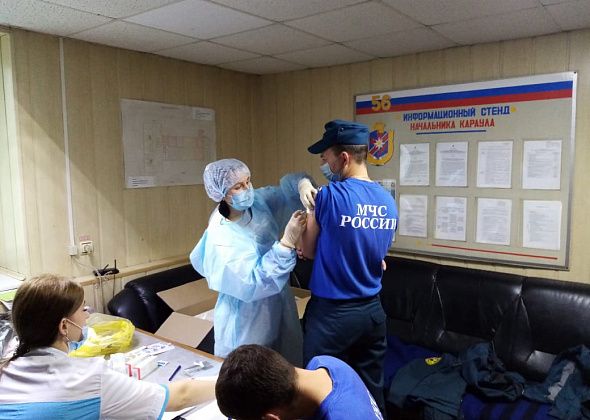 Сотрудники МЧС по Свердловской области одними из первых прошли вакцинацию от гриппа