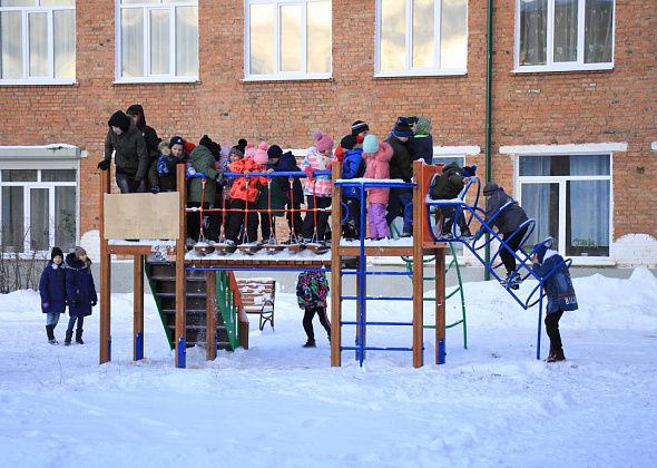 В Серовской школе-интернате открыли две детские площадки. А в 2022 году грядет ремонт учреждения почти на 100 миллионов