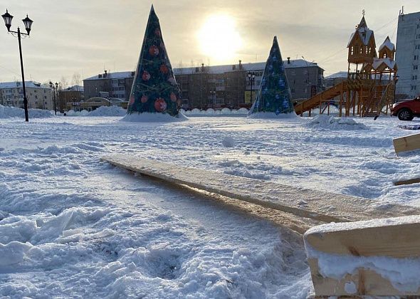 Зимняя сказка закончилась. На Преображенской площади демонтируют снежный городок