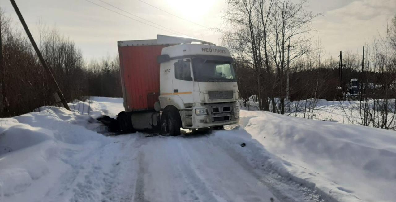 Серовчане боятся за состояние деревянного моста, к которому навигаторы  приводят грузовики | Новости | СеровГлобус.ру