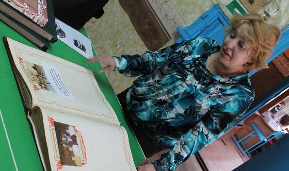 Электромонтер и завклубом получат Почетные грамоты главы Серова