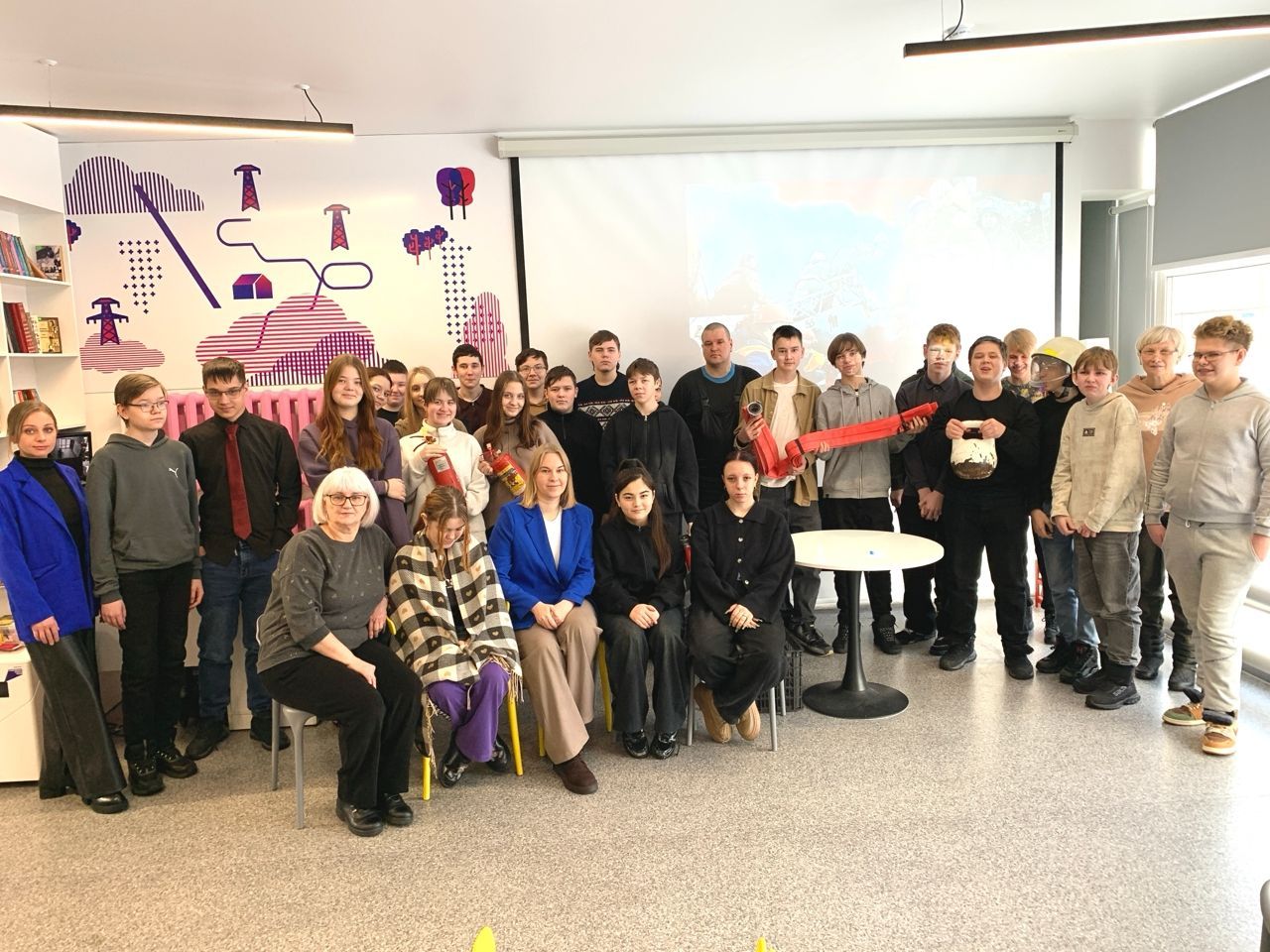 В библиотеке прошла встреча с водителем пожарного автомобиля