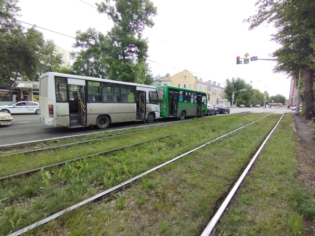 В Екатеринбурге столкнулись два пассажирских автобуса и две легковушки |  Происшествия | СеровГлобус.ру