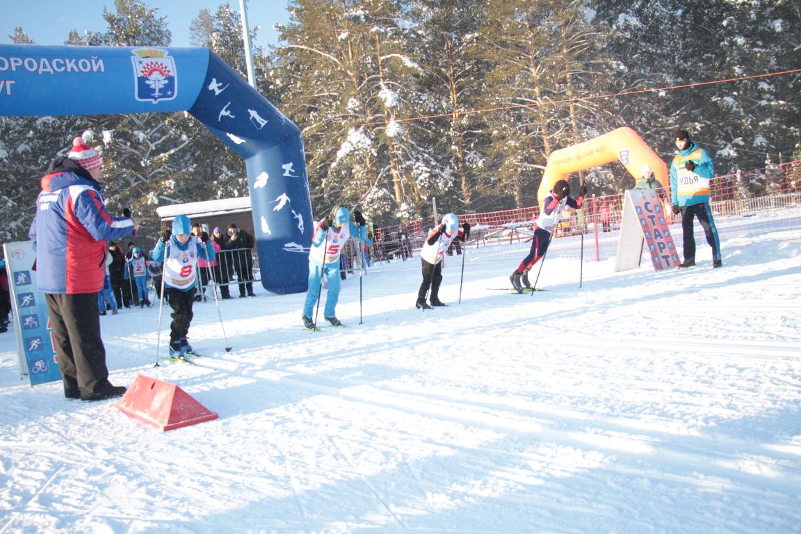 Гонка с прологом. В Серове прошел Рождественский лыжный спринт