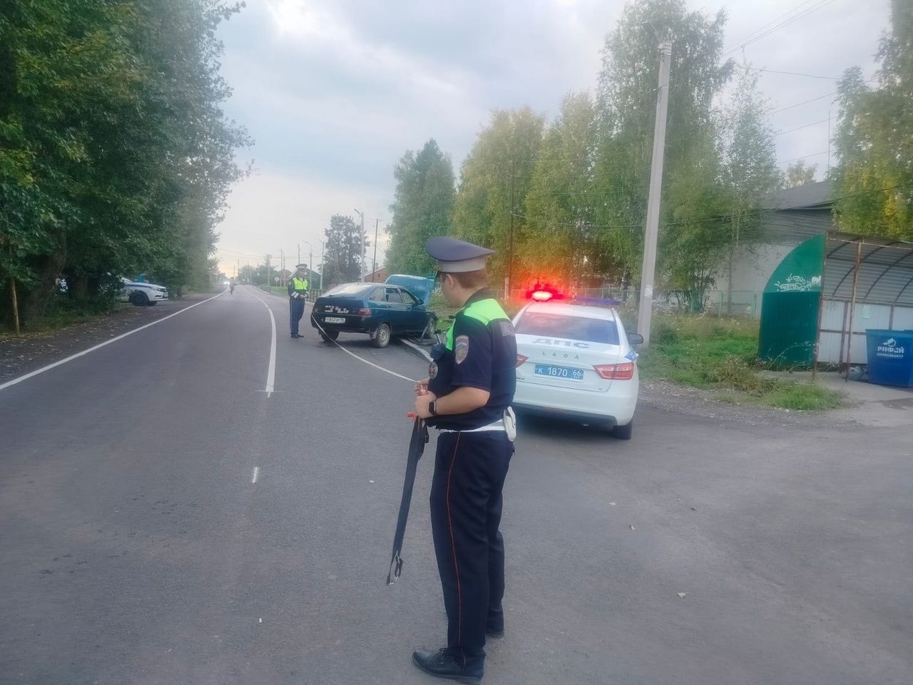 В Серове водитель “двенашки” снес забор и травмировал ребенка-пассажира