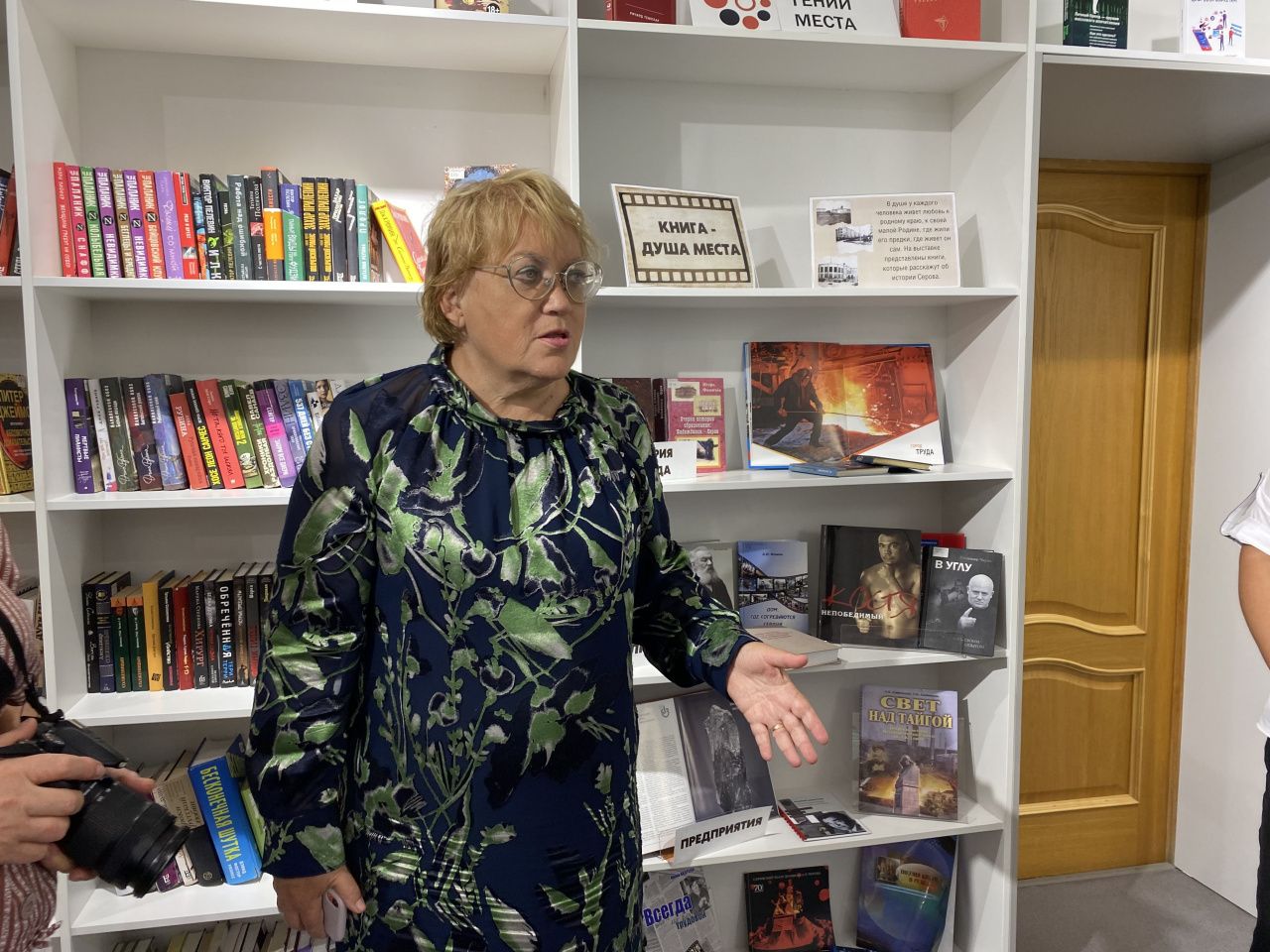 Татьяна Мерзлякова посетила Центральную библиотеку Серова: "Хочу, чтобы внучка читала не меньше, чем я"
