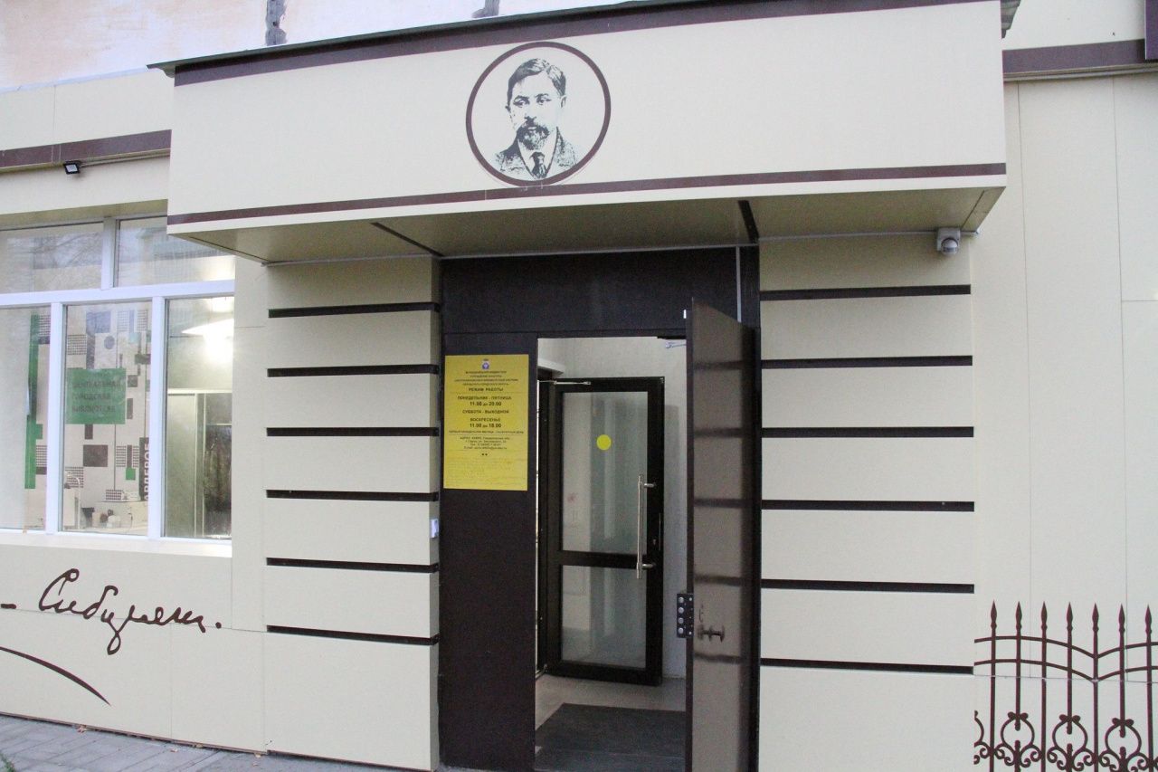 В Центральной библиотеке Серова даст концерт  гусляр Егор Стрельников