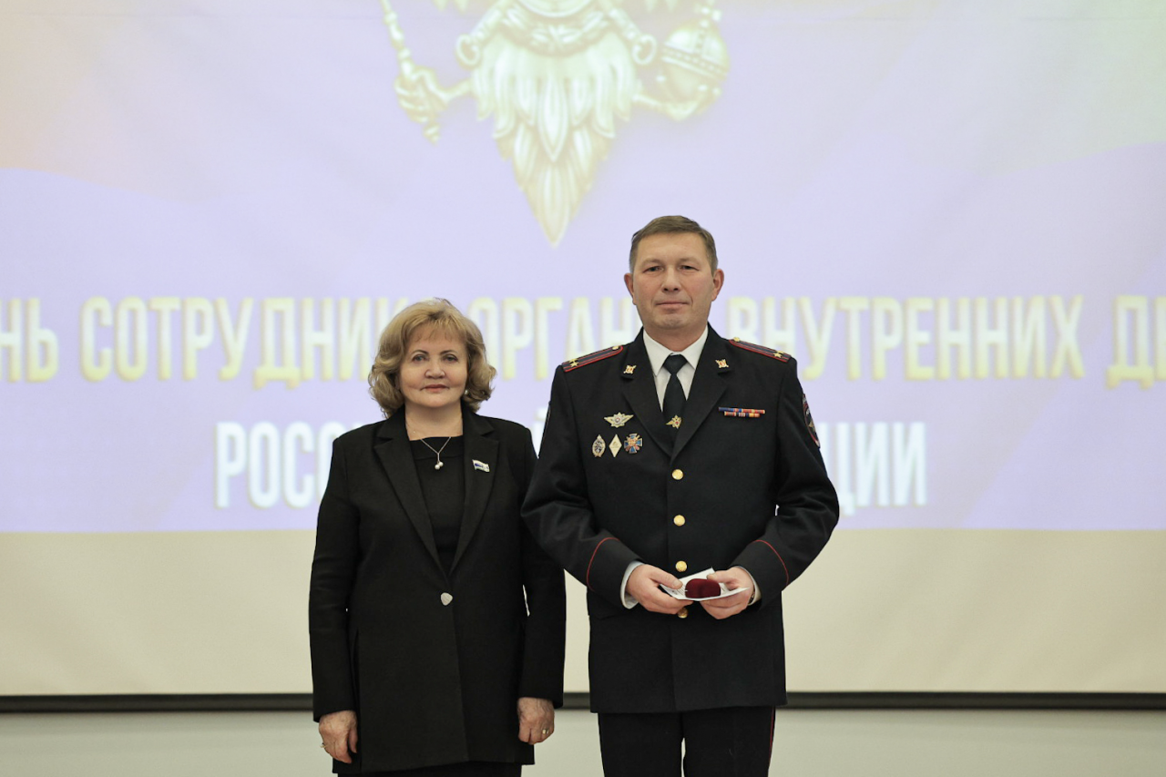 Людмила Бабушкина оценила вклад сотрудников ОВД в обеспечение безопасности уральцев