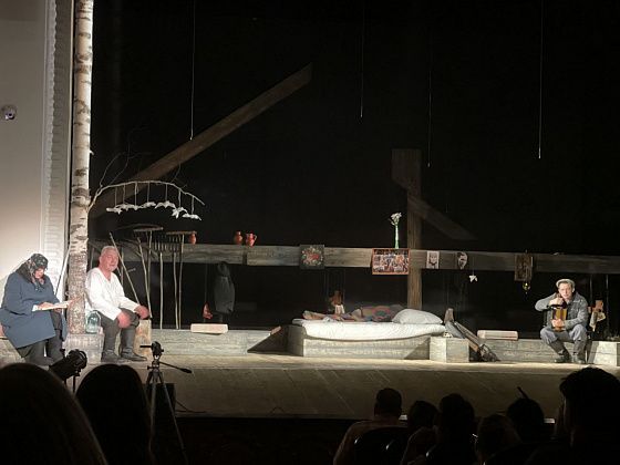 "Браво" - актрисе Светлане Виниченко, за роль матери в спектакле "Одни"