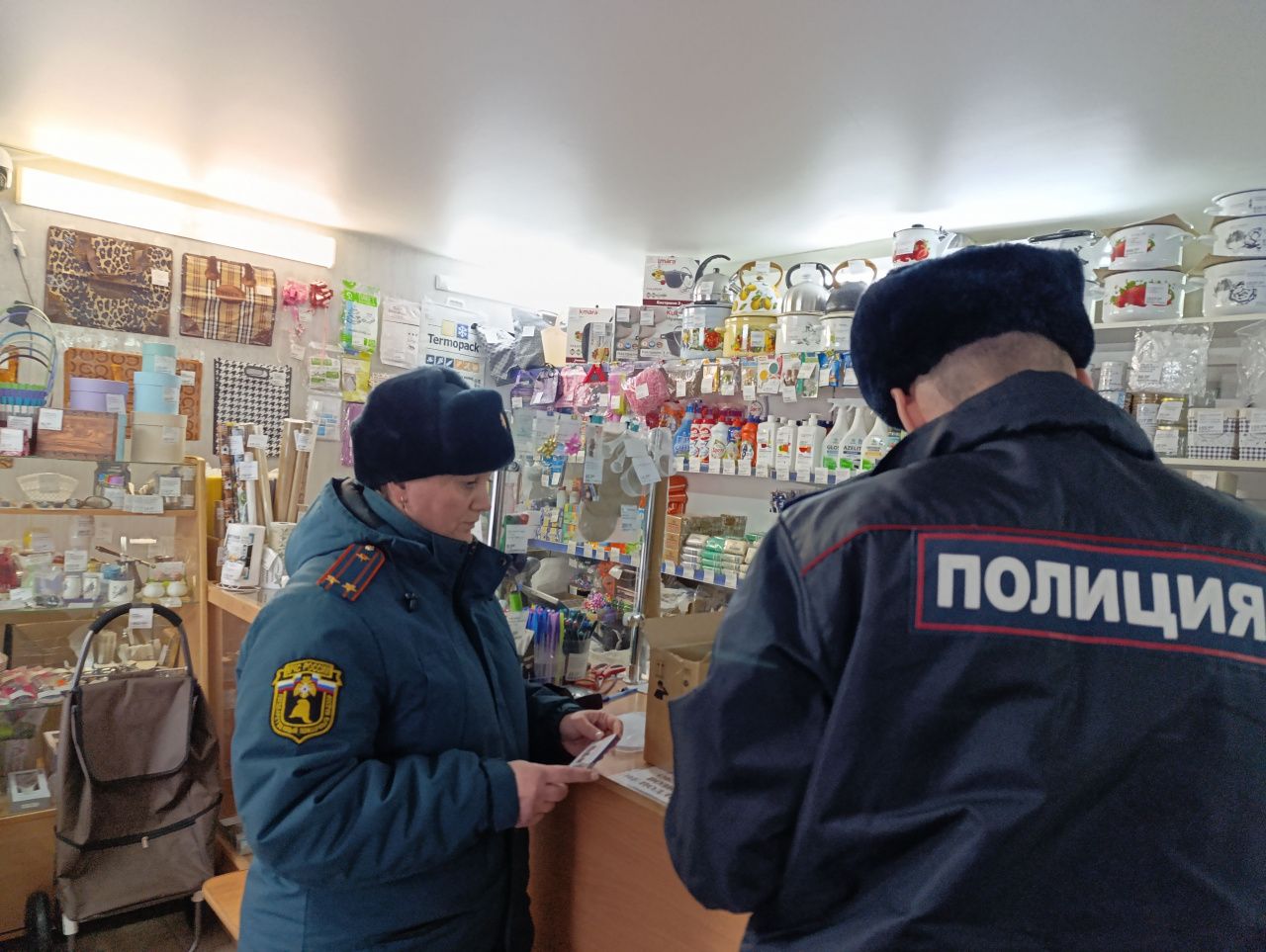 Спасатели  и полиция проверяют места продажи пиротехники в Серове