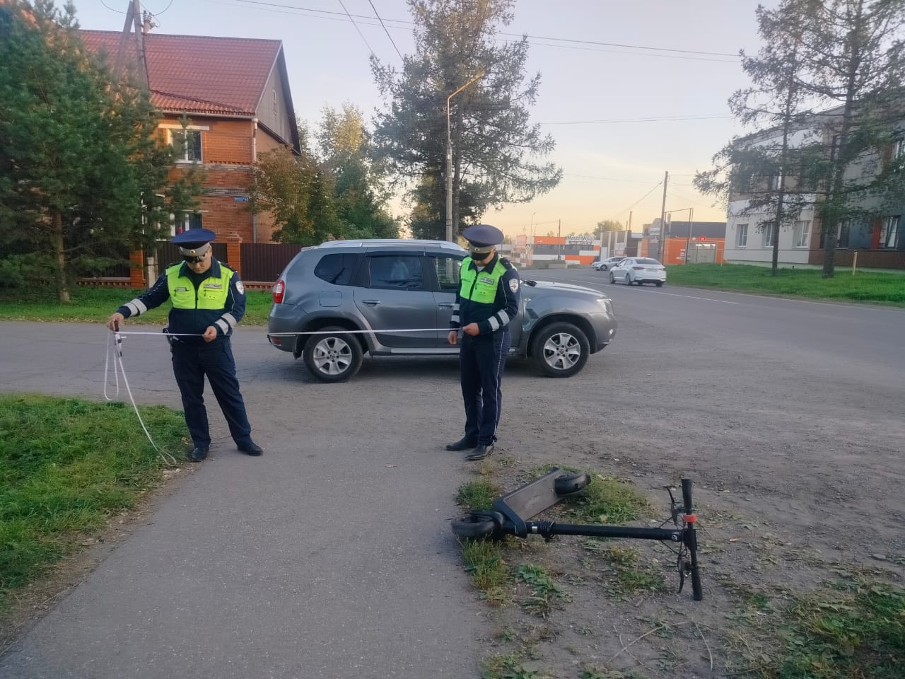 Серовчанин на самокате столкнулся с автомобилем и попал в больницу