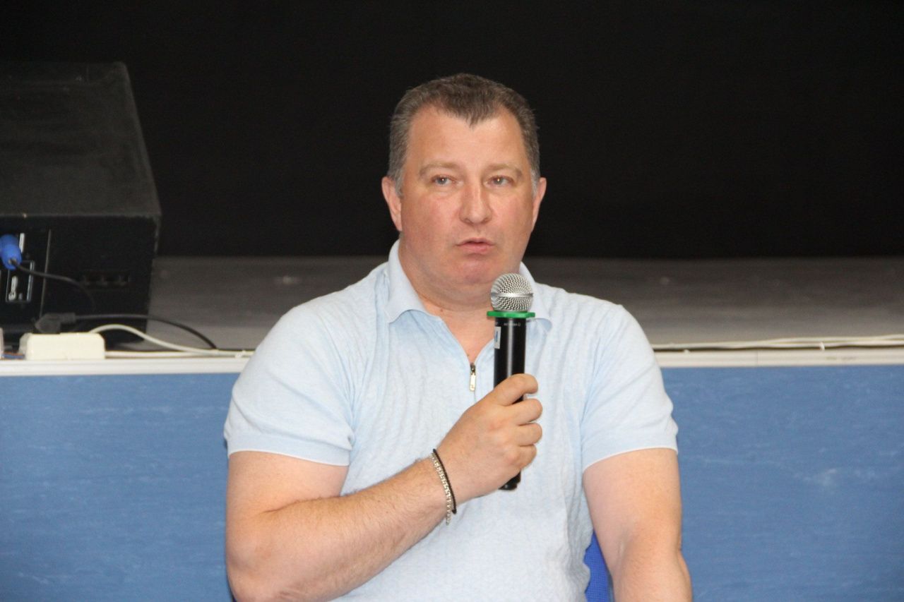 “Для меня самая главная ценность – вы, жители”. Глава встретился с серовчанами из дома по Зеленой