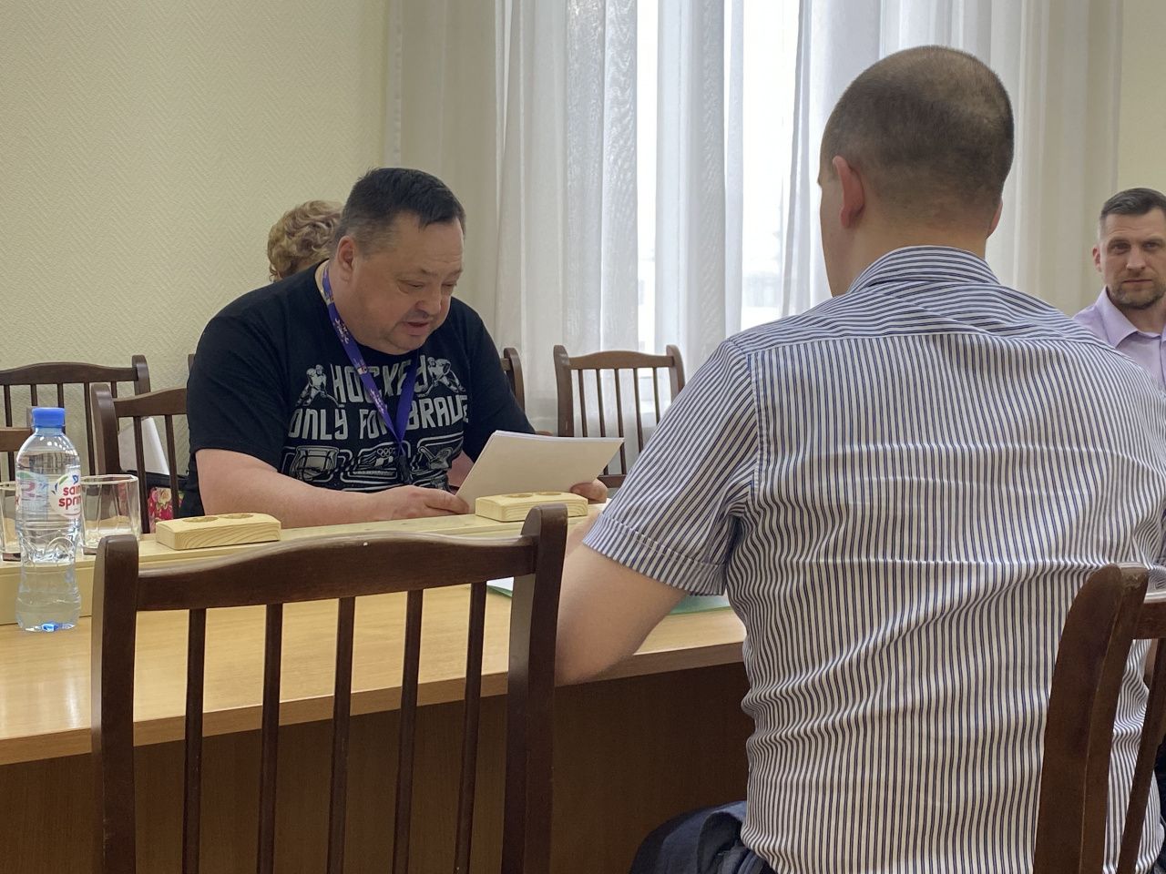 Депутаты Думы подняли вопрос нехватки парковочных мест у серовского бассейна