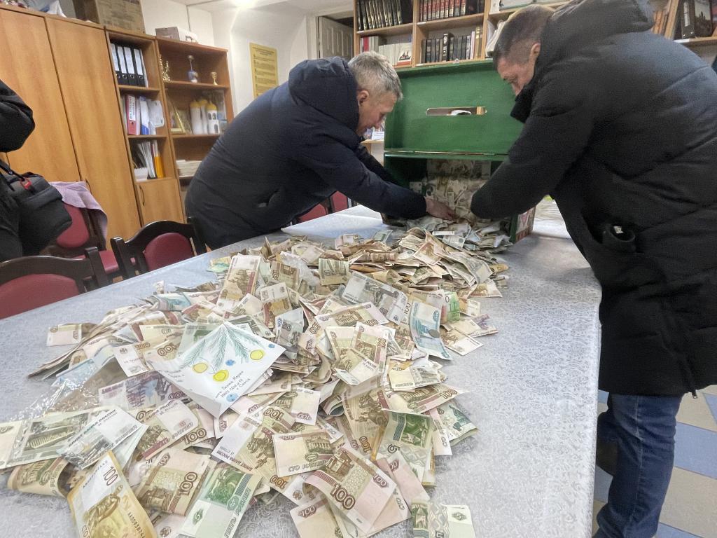 В ледяной копилке для лечения братьев-близнецов с ДЦП серовчане собрали без малого 360 тысяч рублей