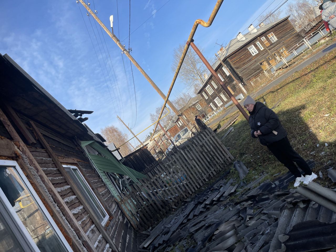 Погорельцы из дома на 8 Марта просят помочь отремонтировать крышу и купить дрова перед зимой