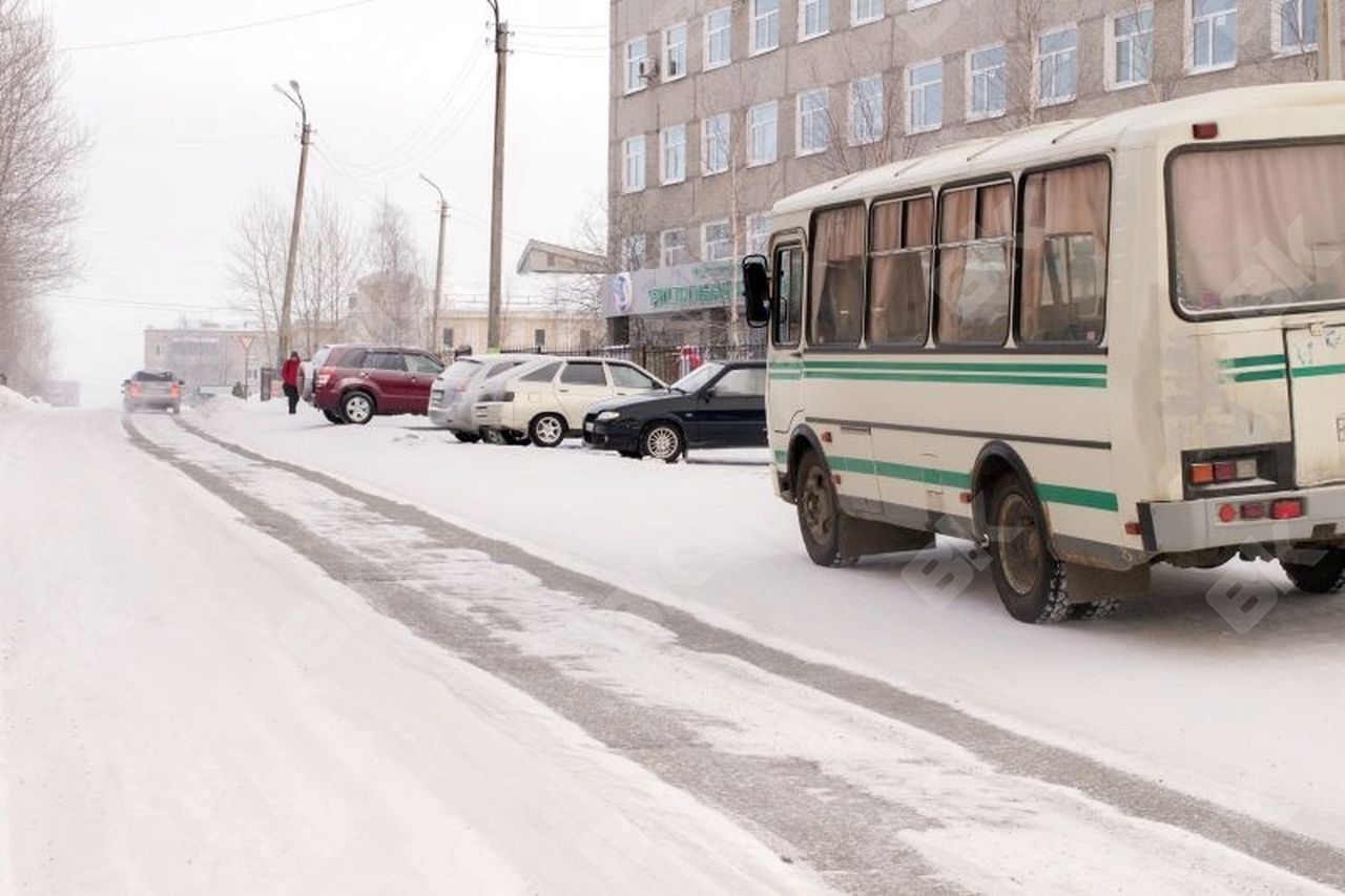 В Краснотурьинске психически нездоровый мужчина угнал автобус и повредил его в поселке Андриановичи