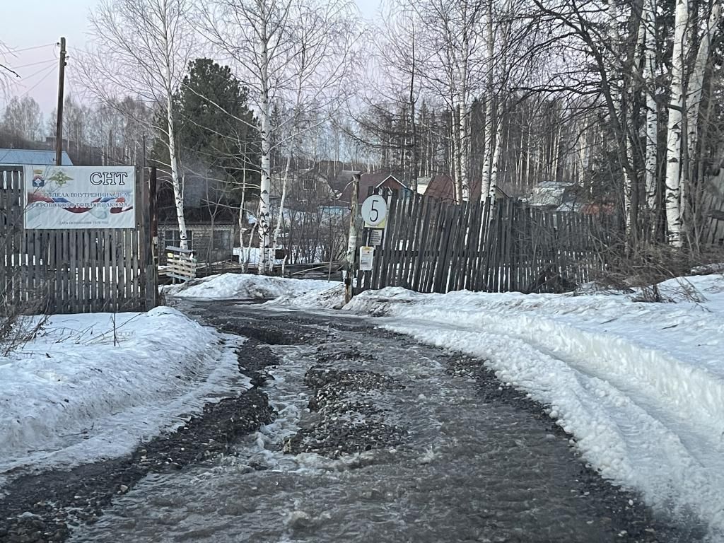“Серовавтодор” пообещал “увести” воду у садов ОВД в канаву и восстановить размытую дорогу
