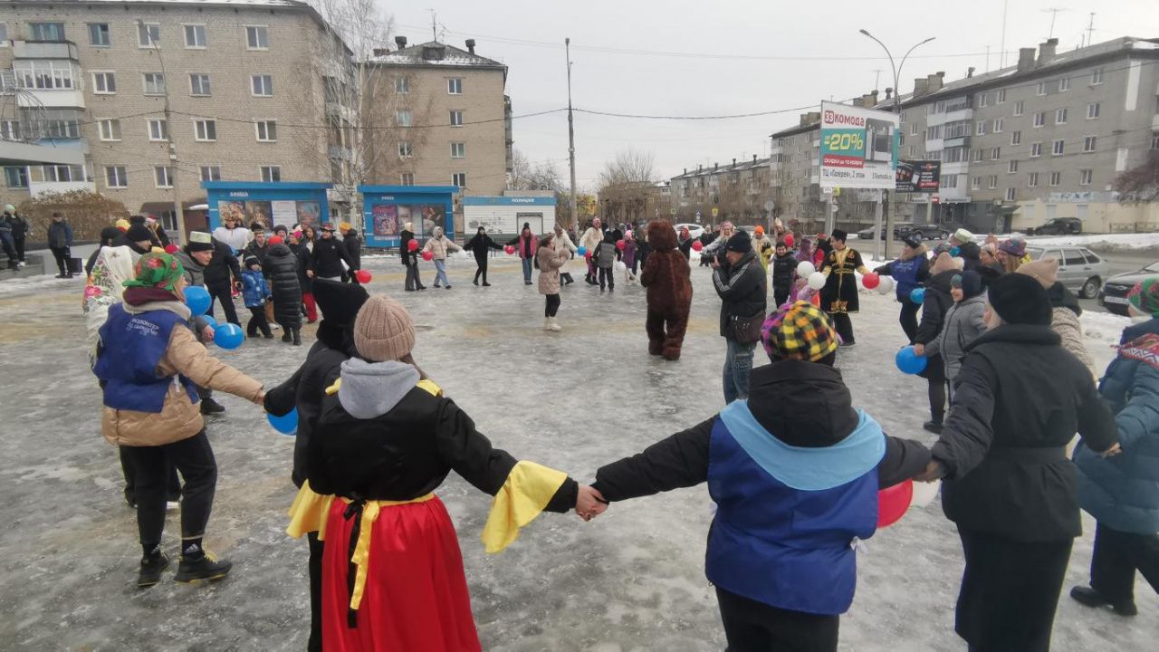 В День народного единства серовчане водили хоровод и кружились в  национальных танцах | Новости | СеровГлобус.ру