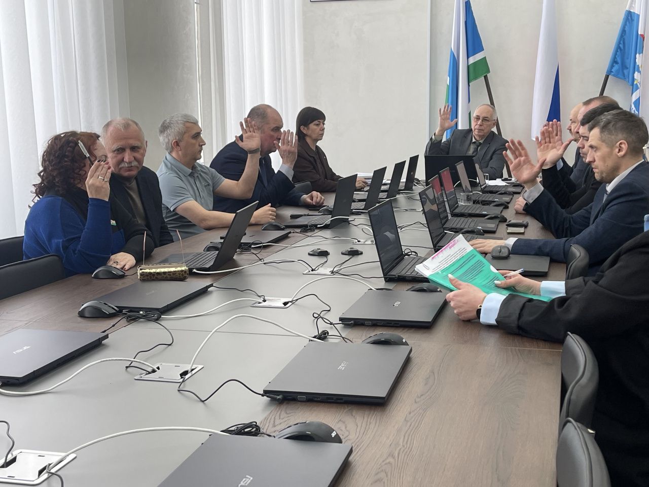 “В связи с увеличением объема работы” и.о. главы Серова установят доплату