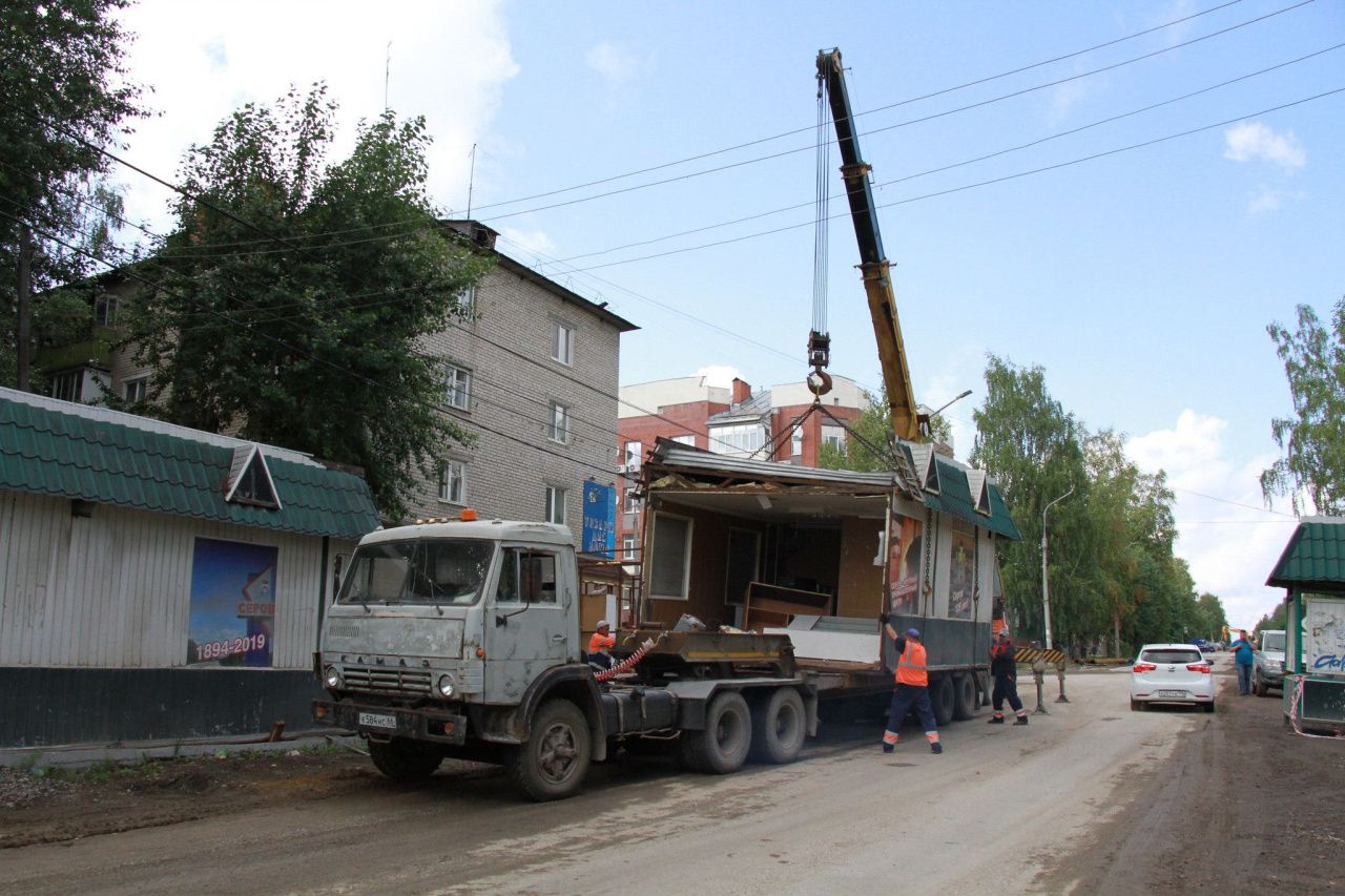 Владелец демонтированного павильона хотел взыскать с КУМИ Серова 180 тысяч рублей