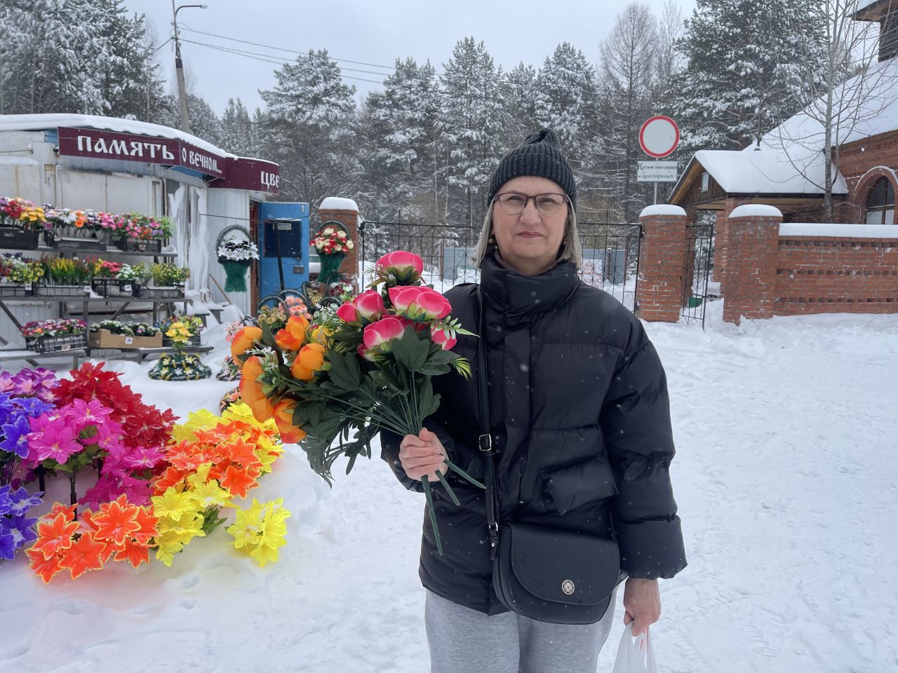 "Главное - поминать, не забывать". Серовчане в Радоницу посещали родных на кладбище
