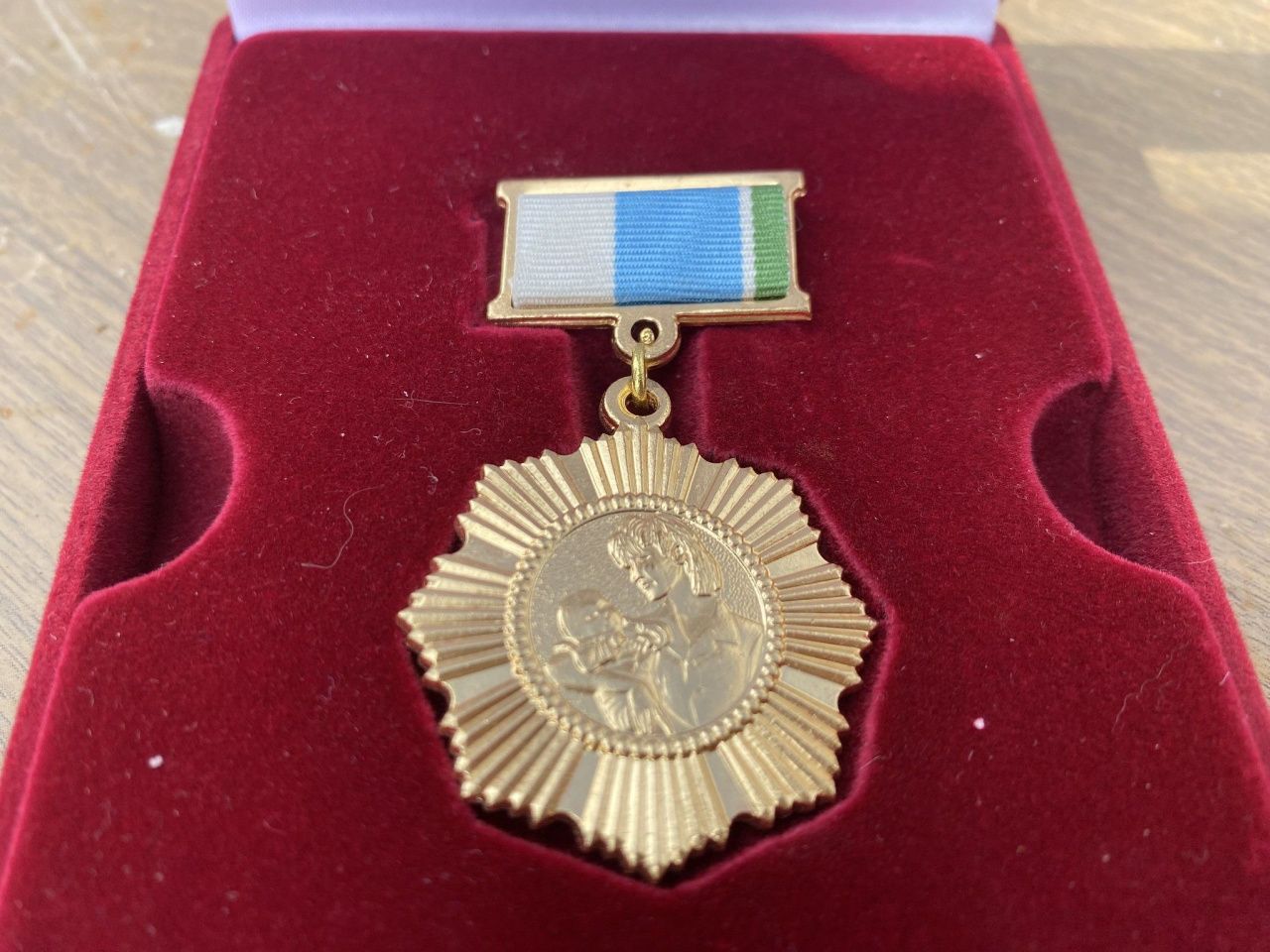 Двух серовчанок наградят за рождение 5 детей, а две пары – 50 лет в браке