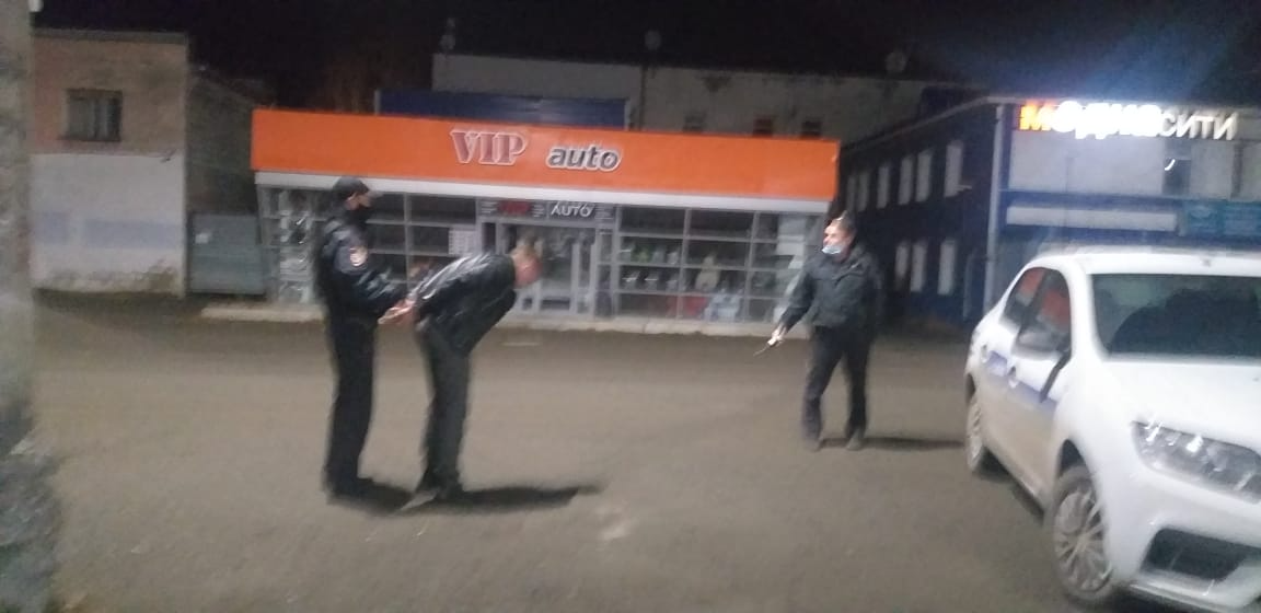 Полиция Серова: руководство магазина не имеет претензий к мужчине, который пытался проникнуть в торговый объект 